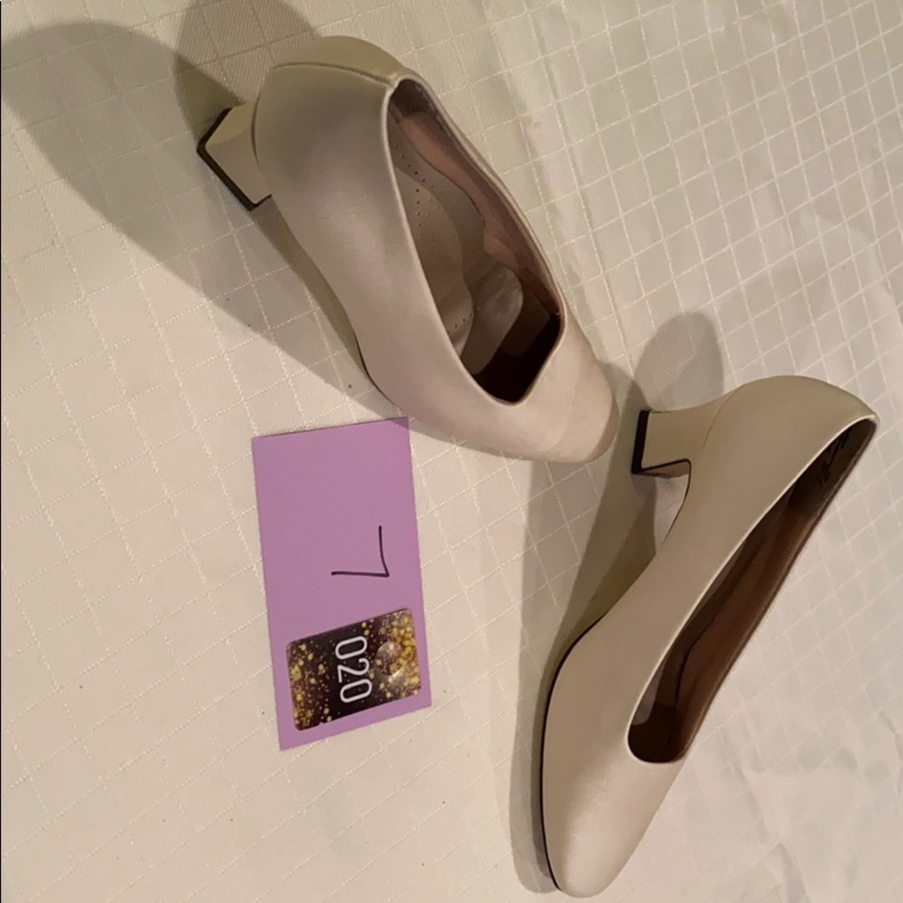 Short square heel